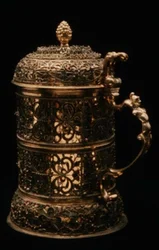 タンカード、1600年頃（エナメルオーバーレイを施したシルバーゴールド）
